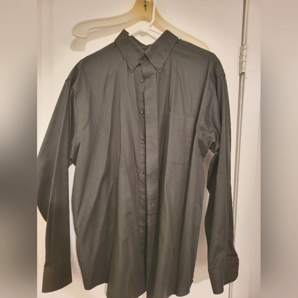Roundtree and York long sleeve button up dress shirt, size large, forest green